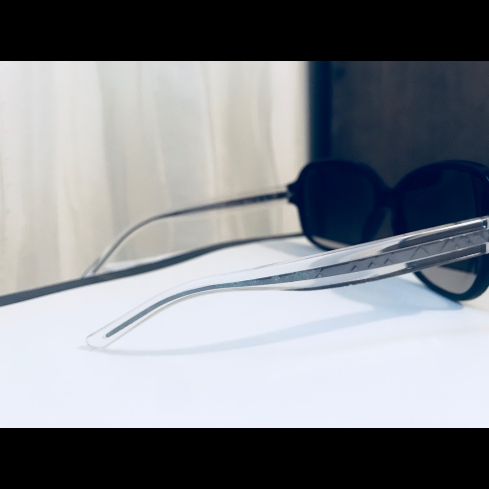 Burberry Sunglasses Made In Italy - Picture 4 of 4